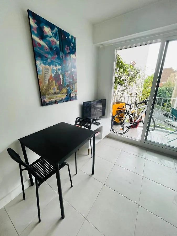 Cozy Apartment With Nice Terrace Paris