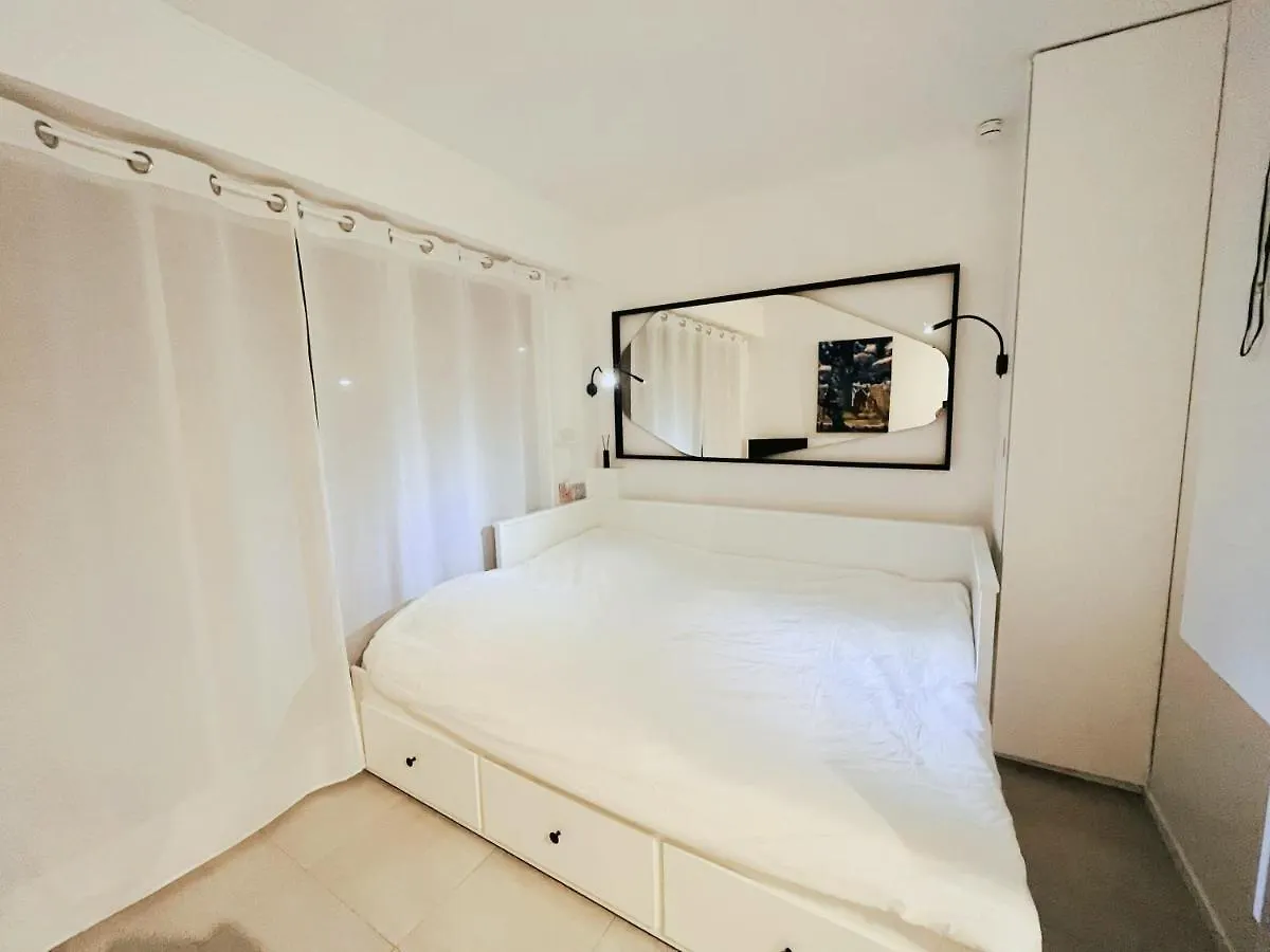 Cozy Apartment With Nice Terrace Párizs